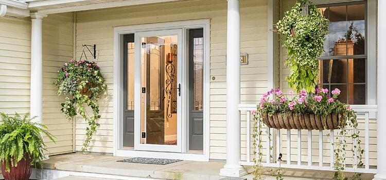 screen door installation in Fort Pierce